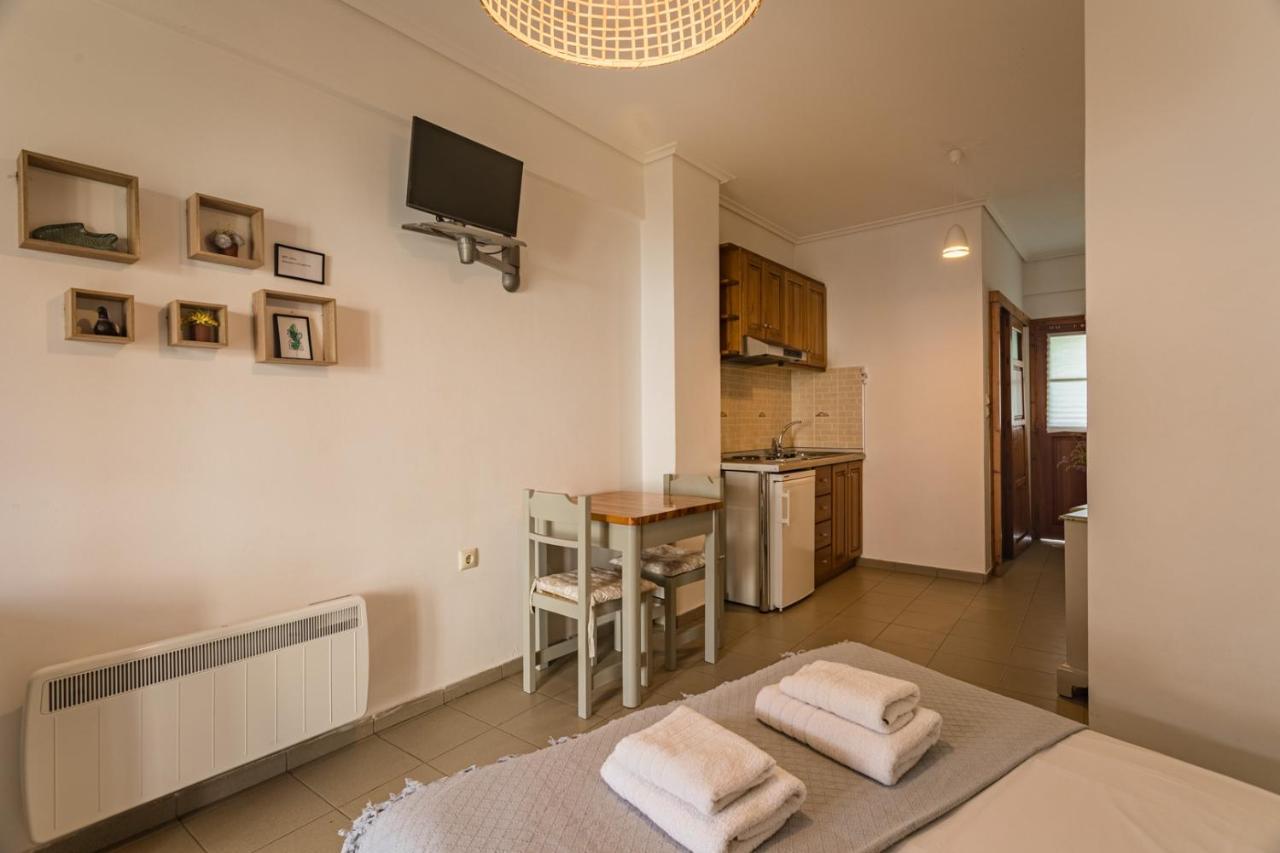 La Strada Studios Kardhamili Bagian luar foto
