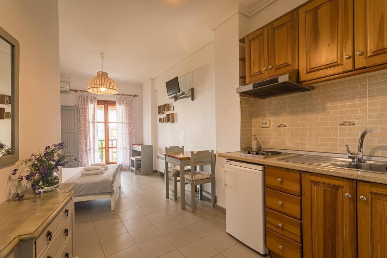 La Strada Studios Kardhamili Bagian luar foto